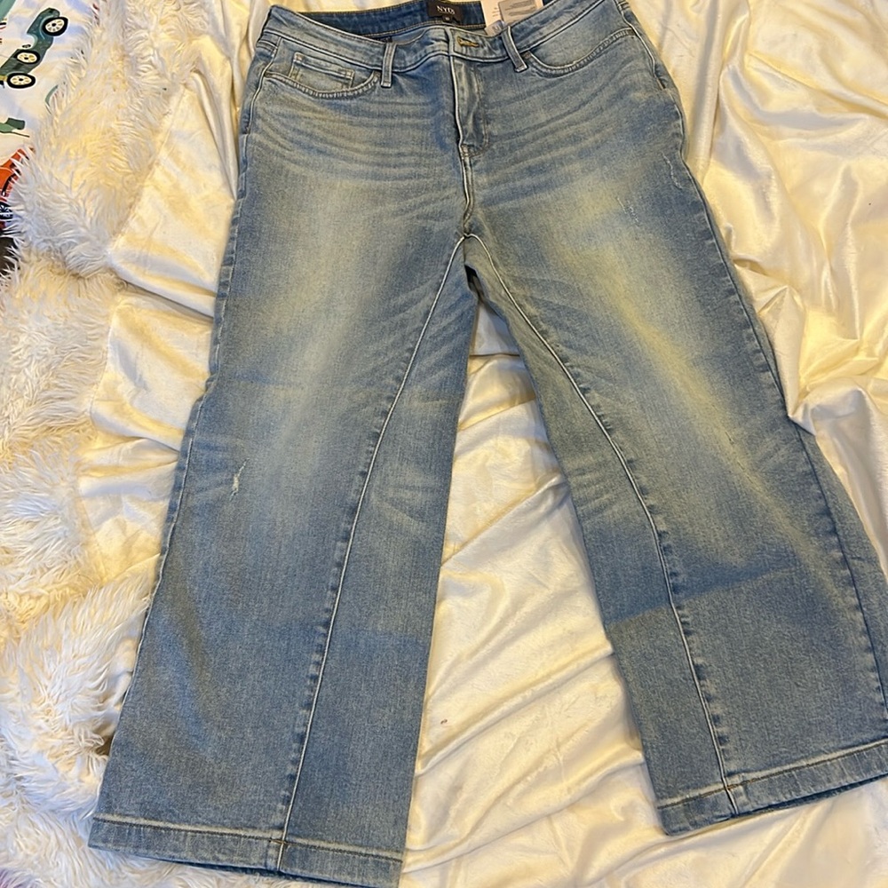 NWT women’s NYDJ Teresa Wide Leg Radiance jeans size 10 light colored denim